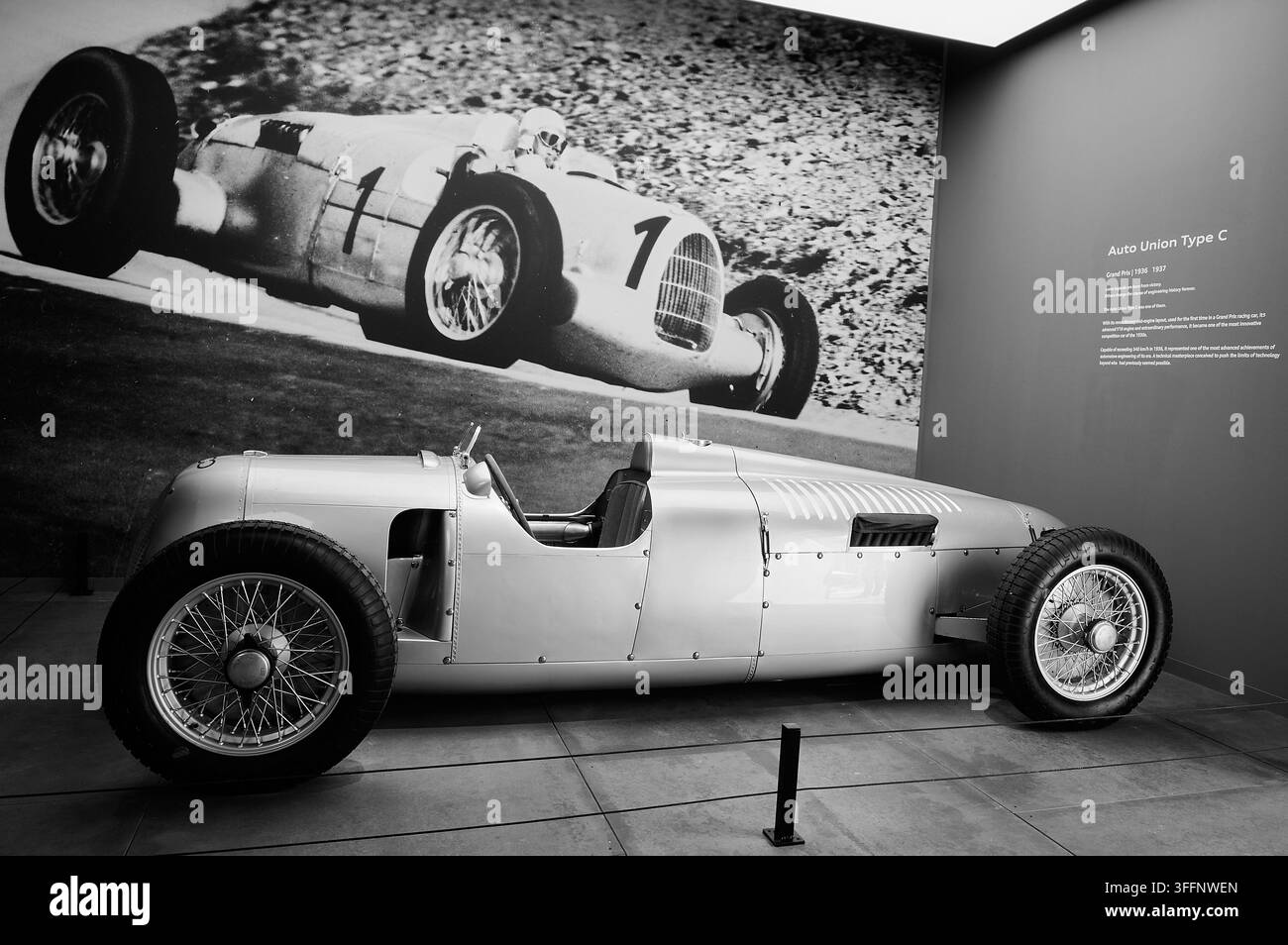 Auto Union Type C Motor V16, Grand Prix 1936-1937, 340 km/h, exposition à la place Colón, Madrid, Espagne, expérience F1 City Banque D'Images