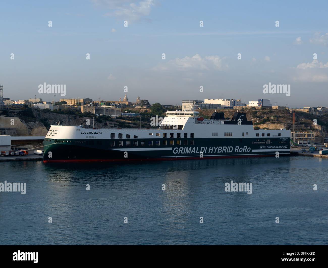 VALLETTA, MALTE - 11 JUIN 2026 : Le ferry RoRo Eco Barcelona de la ligne Grimaldi Group Banque D'Images