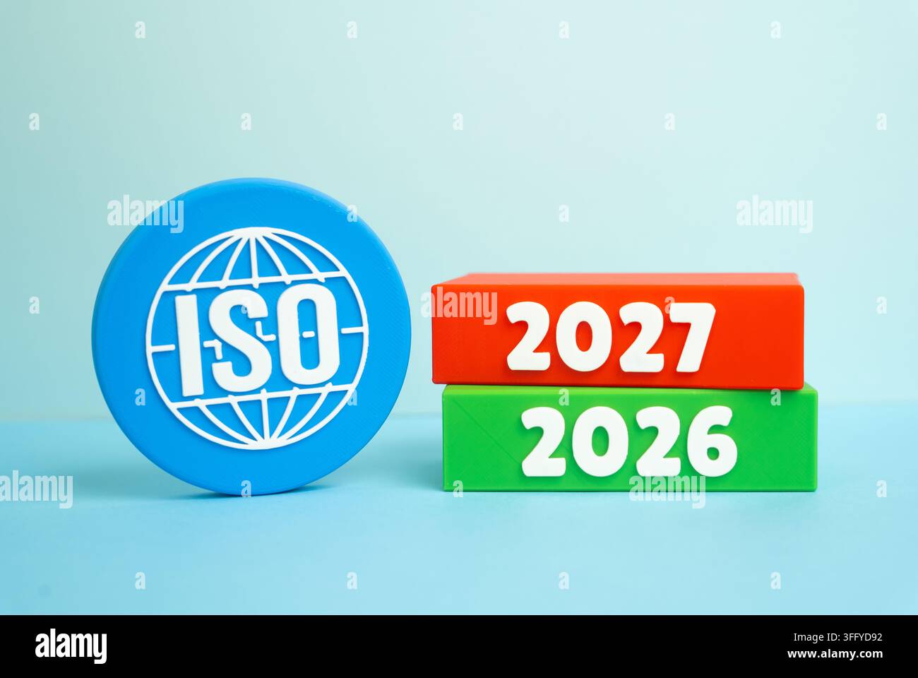 Symbole ISO et innovations en 2026 et 2027. Concept de normes de qualité et de progrès technologique. Symbole de certification, de conformité et de futur b Banque D'Images