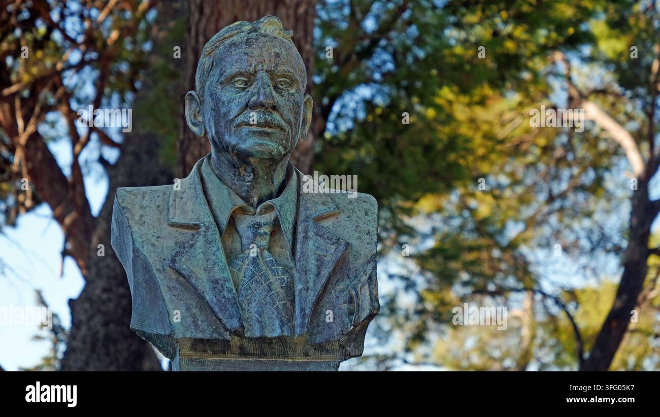 Un mémorial en bronze de Sir Arthur John Evans, archéologue britannique et pionnier dans l'étude de la civilisation égéenne à l'âge du bronze. Banque D'Images