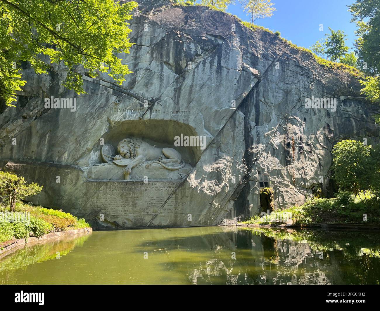 Monument du Lion mourant sculpté dans la pierre de roche à Lucerne Suisse Banque D'Images