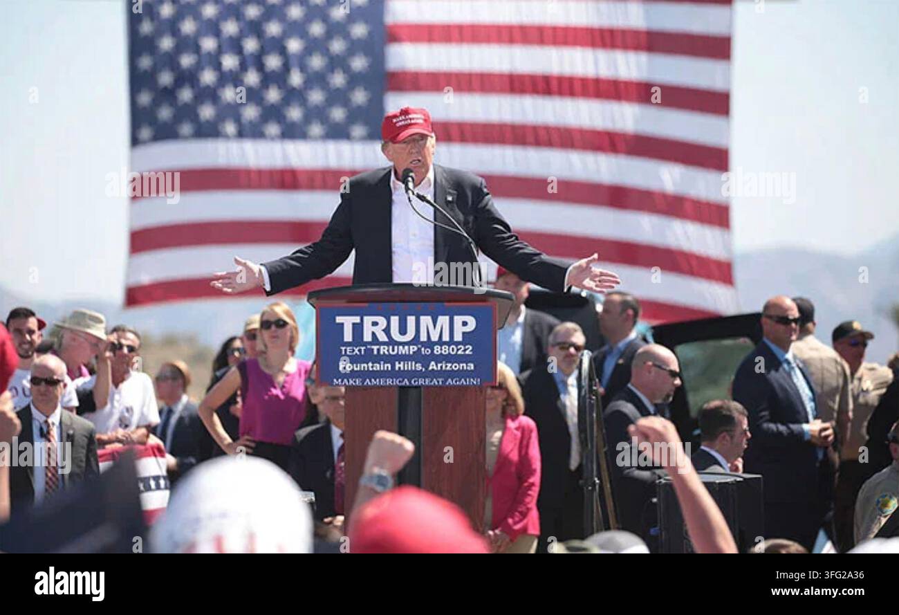 DONALD TRUMP prenant la parole lors d'un rassemblement de campagne à Fountain Hills, Arizona le 19 mars 2016. Photo : gracieuseté de Gage Skidmore Banque D'Images