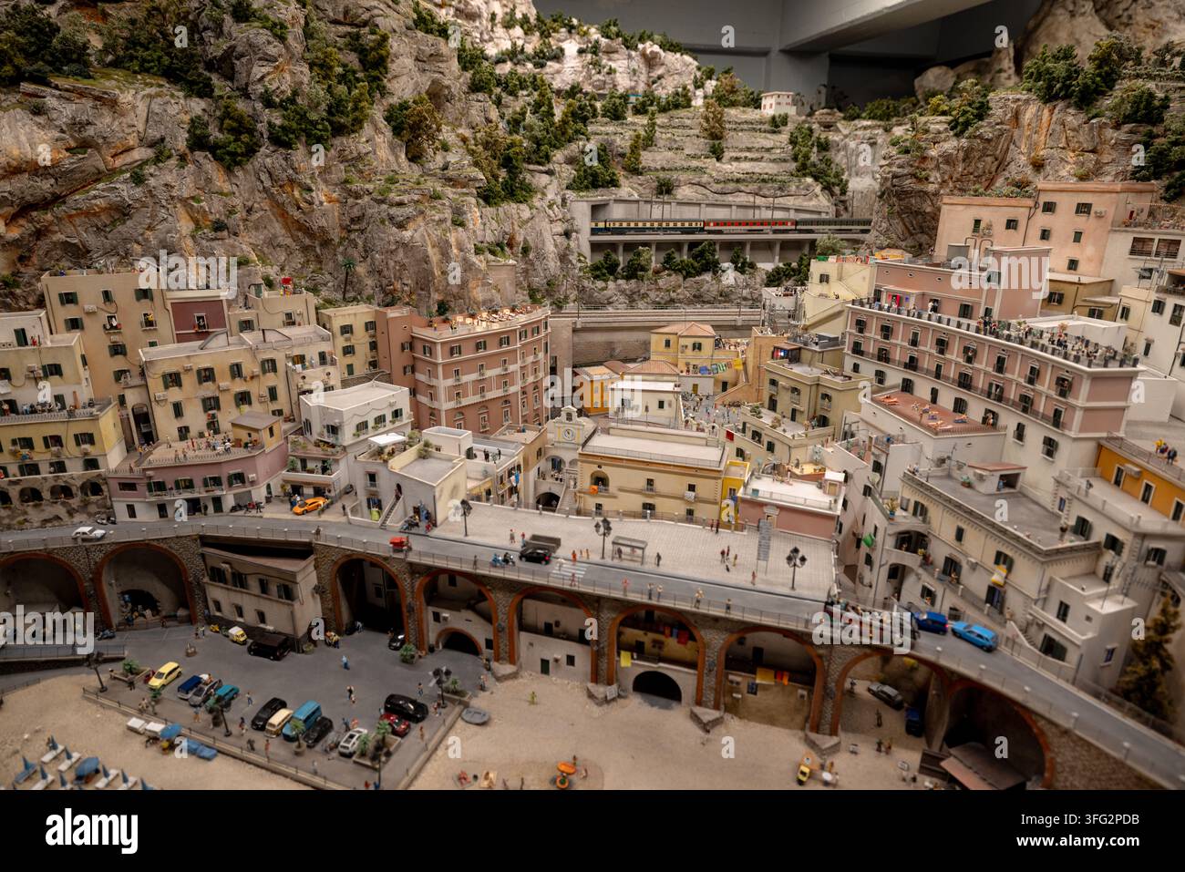 Modèles miniatures ferroviaires, de ville et de paysage exposés au Miniatur Wunderland. Banque D'Images