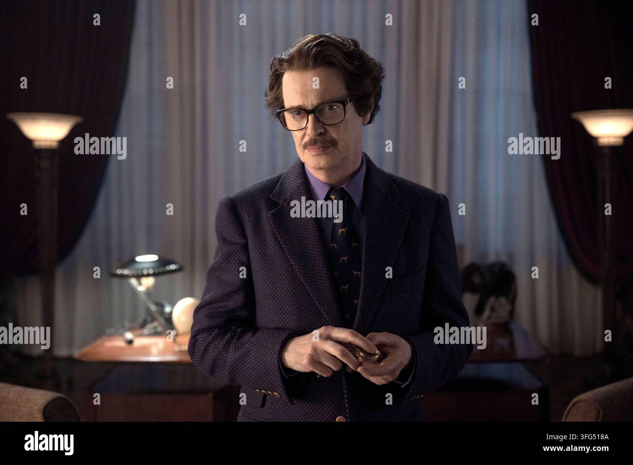 STEVE BUSCEMI dans WEDNESDAY (2022), réalisé par TIM BURTON. Crédit : Metro-Goldwyn-Mayer (MGM) / Album Banque D'Images