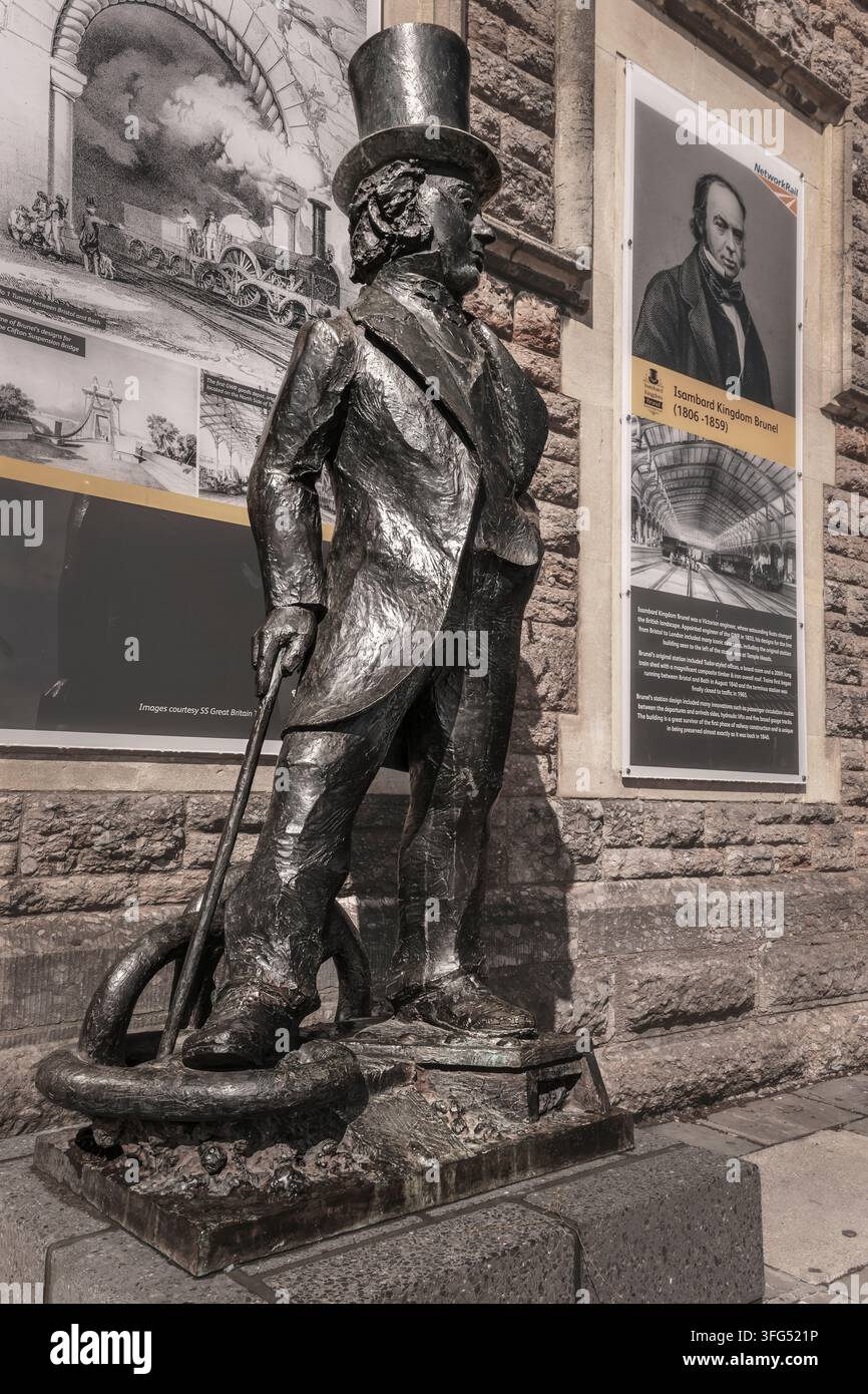 Bristol, Angleterre - La statue d’Isambard Kingdom Brunel devant la gare de Bristol Temple Meads à Bristol. Banque D'Images