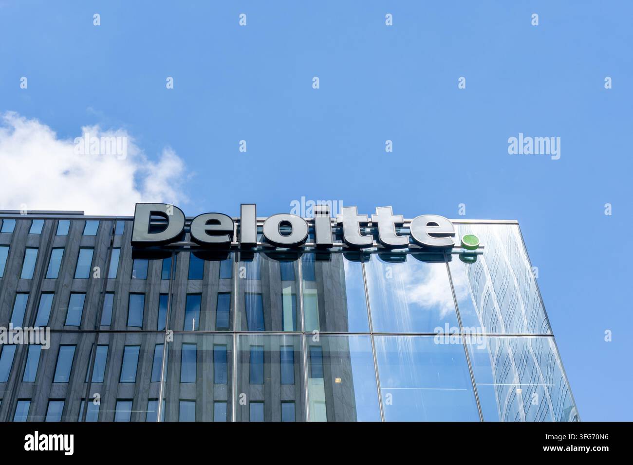 Close-up de la enseigne Deloitte sur un bâtiment à Toronto, Ontario, Canada. Banque D'Images