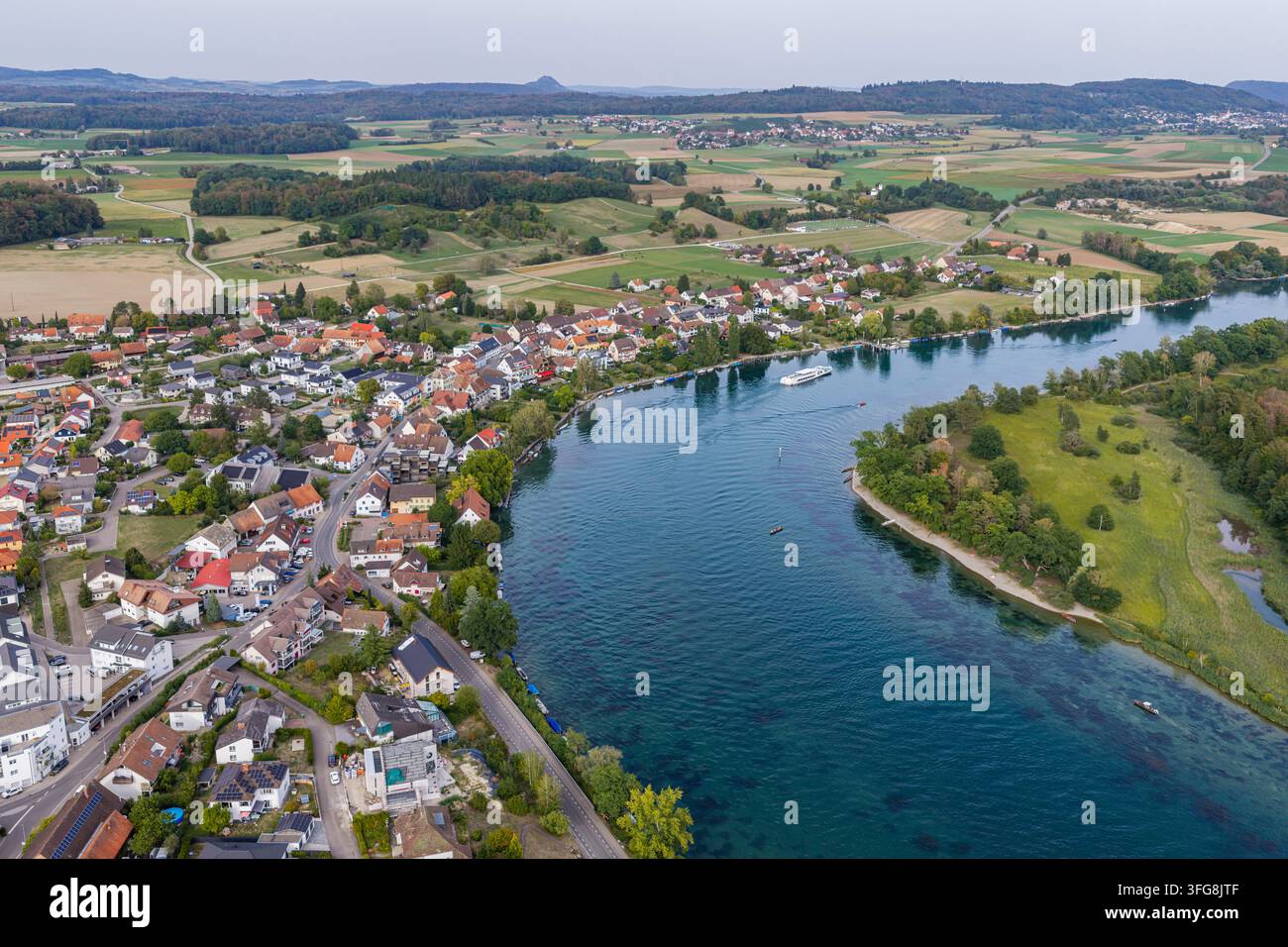 Buesingen am Hochrhein est la seule municipalité en Allemagne qui est entièrement entourée de territoire étranger. La municipalité est entourée par la Suisse Banque D'Images