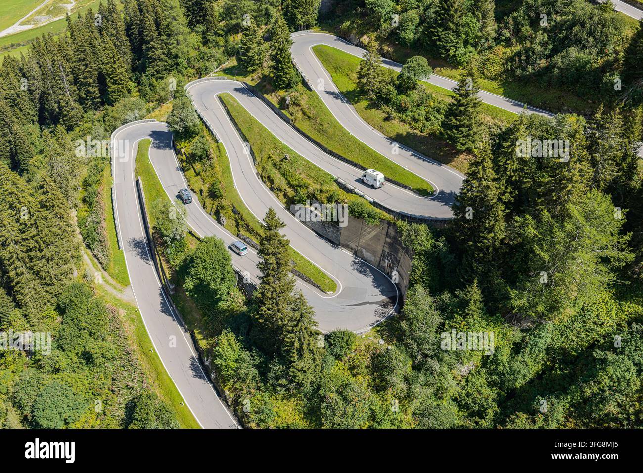 Côté nord du Spluegen. Le col du Spluegen se situe à une altitude de 2 114 mètres au-dessus du niveau de la mer et relie Spluegen à Rheinwald, dans le ca suisse Banque D'Images