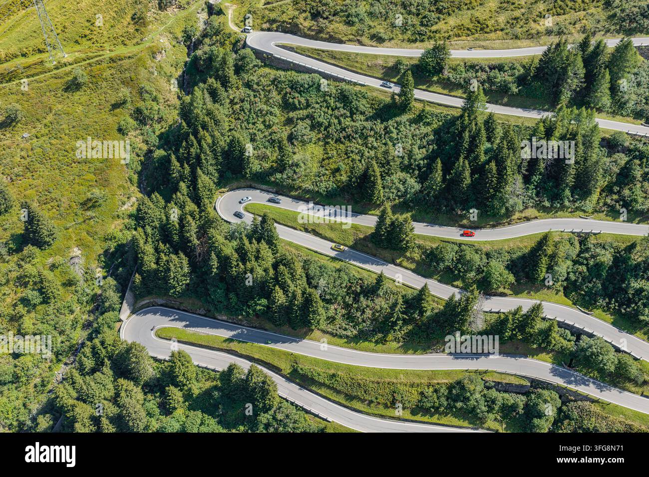 Côté nord du Spluegen. Le col du Spluegen se situe à une altitude de 2 114 mètres au-dessus du niveau de la mer et relie Spluegen à Rheinwald, dans le ca suisse Banque D'Images