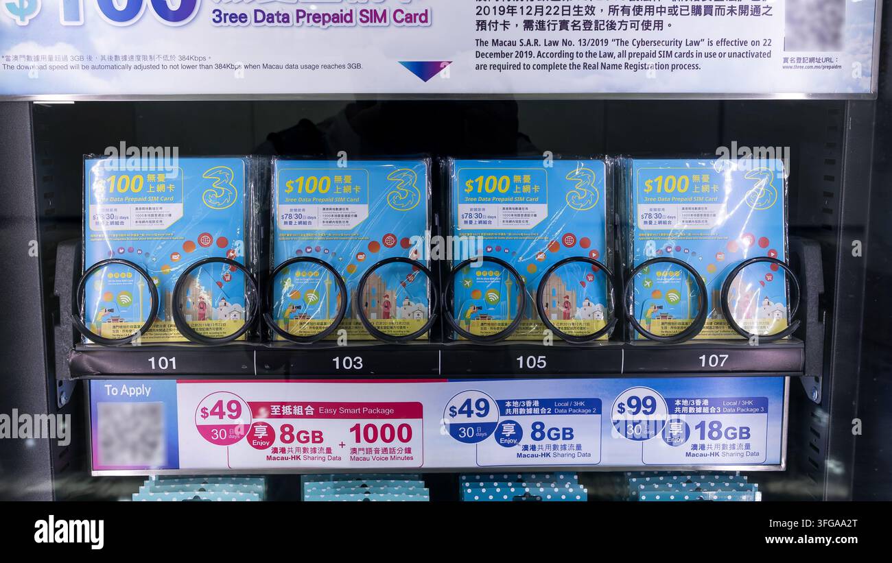 Gros plan de cartes SIM de données mobiles prépayées à vendre à l'aéroport international de Macau à Macau, Chine Banque D'Images