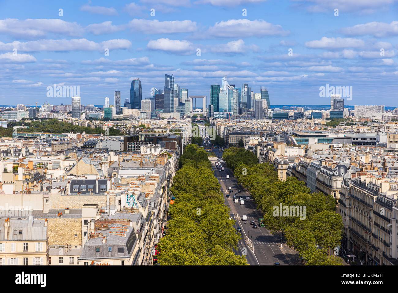 Vue élevée de la skyline de Paris en direction du quartier des affaires de La Défense Banque D'Images