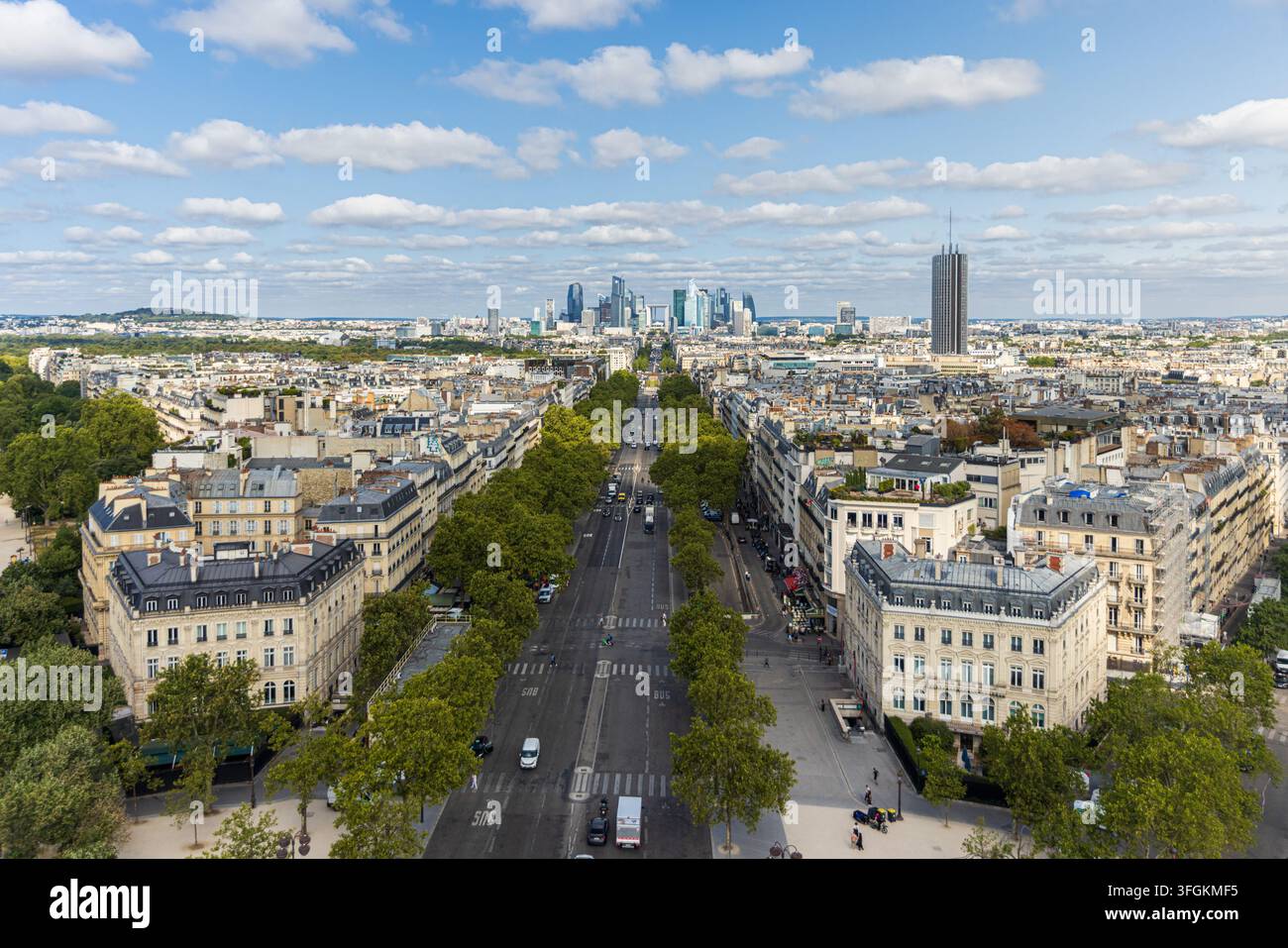 Vue élevée de la skyline de Paris en direction du quartier des affaires de La Défense Banque D'Images