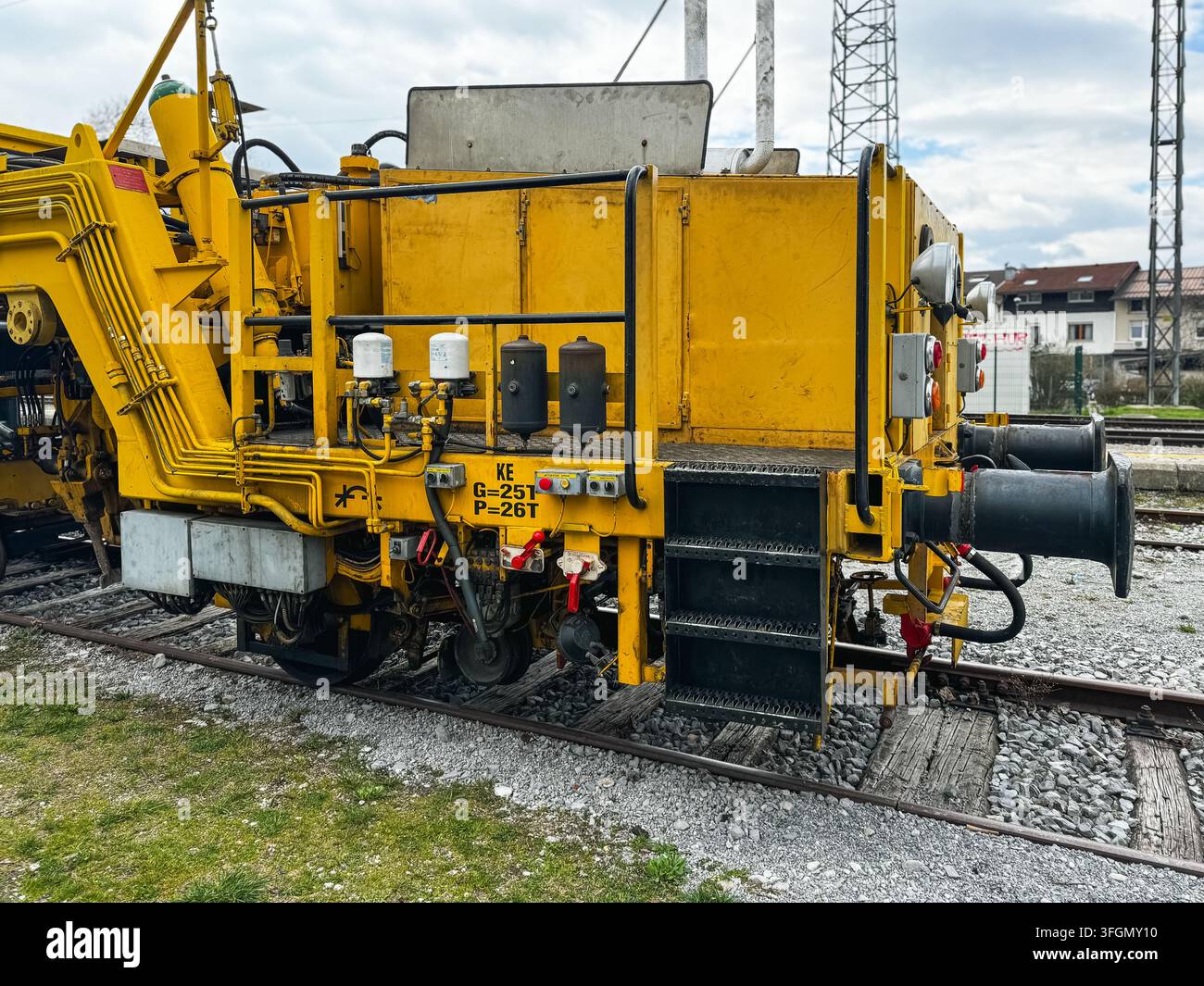 Machine de maintenance ferroviaire Plasser et Theurer Unimat lourde sur les voies : 11.03.2026 : Ljubljana, Slovénie Banque D'Images