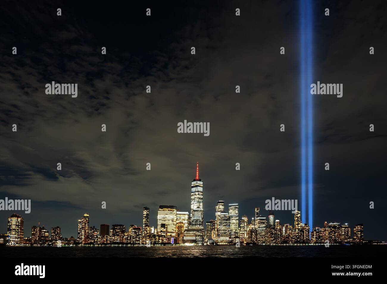 Lumières du mémorial du 11 septembre et cérémonies au 25e anniversaire des attentats du 11 septembre à NYC Banque D'Images