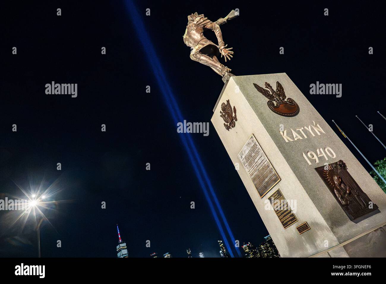 Les lumières du tribut du 11 septembre et le mémorial de Katyn Banque D'Images