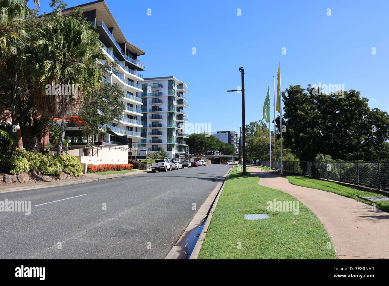 Bâtiments d'appartements résidentiels modernes le long de la rue Victoria Parade à Rockhampton, Queensland, Australie Banque D'Images