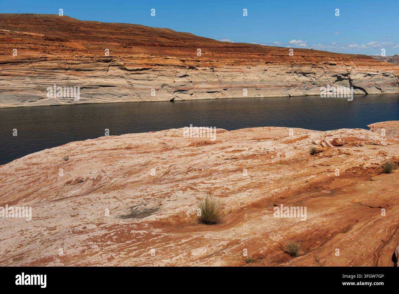 Falaises de grès rouge et blanc au lac Powell en Arizona Banque D'Images