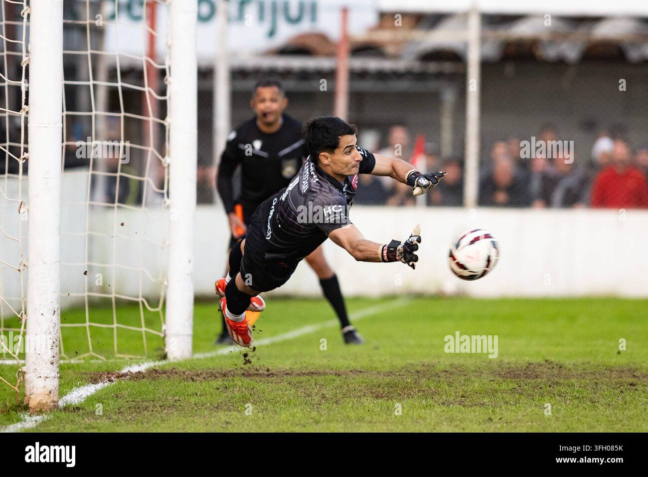 São Luiz(RS) x Velo Clube(SP) - Ijui(RS) - 07.11.26 - Le gardien de but Gabriel sauve un penalty et assure la qualification pour l'équipe d'Ijuí(RS) Banque D'Images