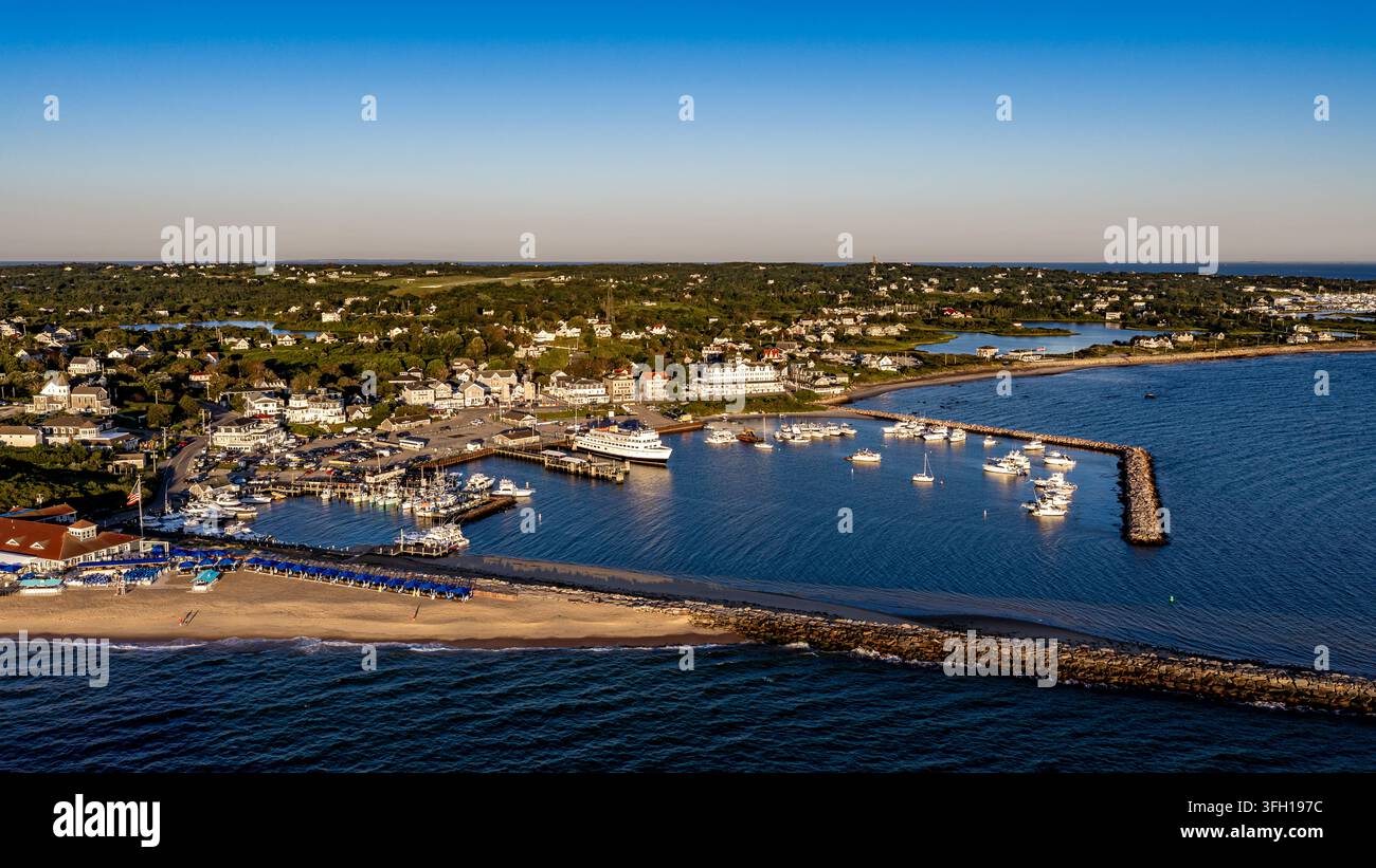 New Shoreham, RI États-Unis - 15 août 2026 - Photo aérienne matinale du Vieux Port de Block Island par une journée d'été ensoleillée. Banque D'Images