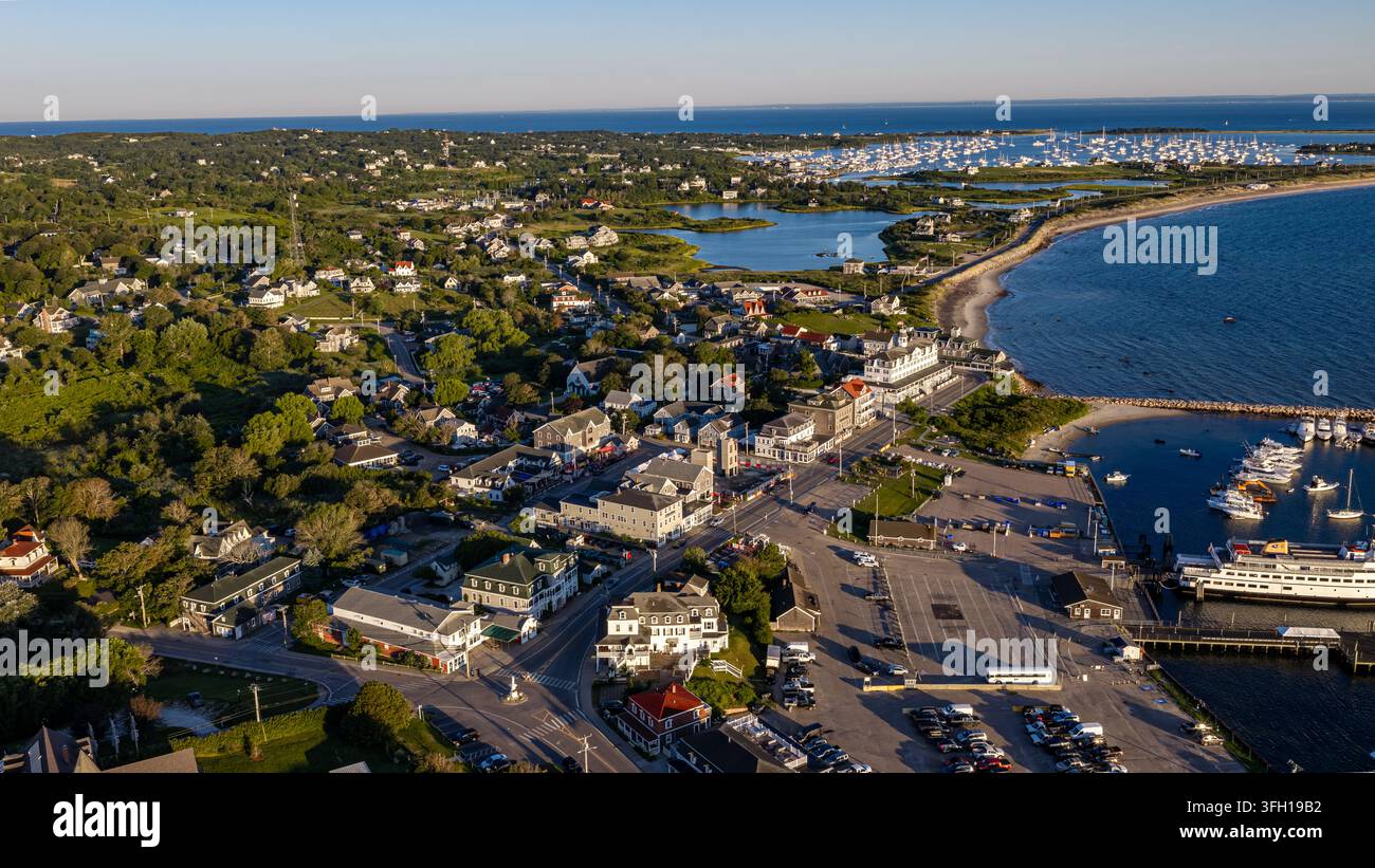 New Shoreham, RI États-Unis - 15 août 2026 - Photo aérienne matinale du Vieux Port de Block Island par une journée d'été ensoleillée. Banque D'Images