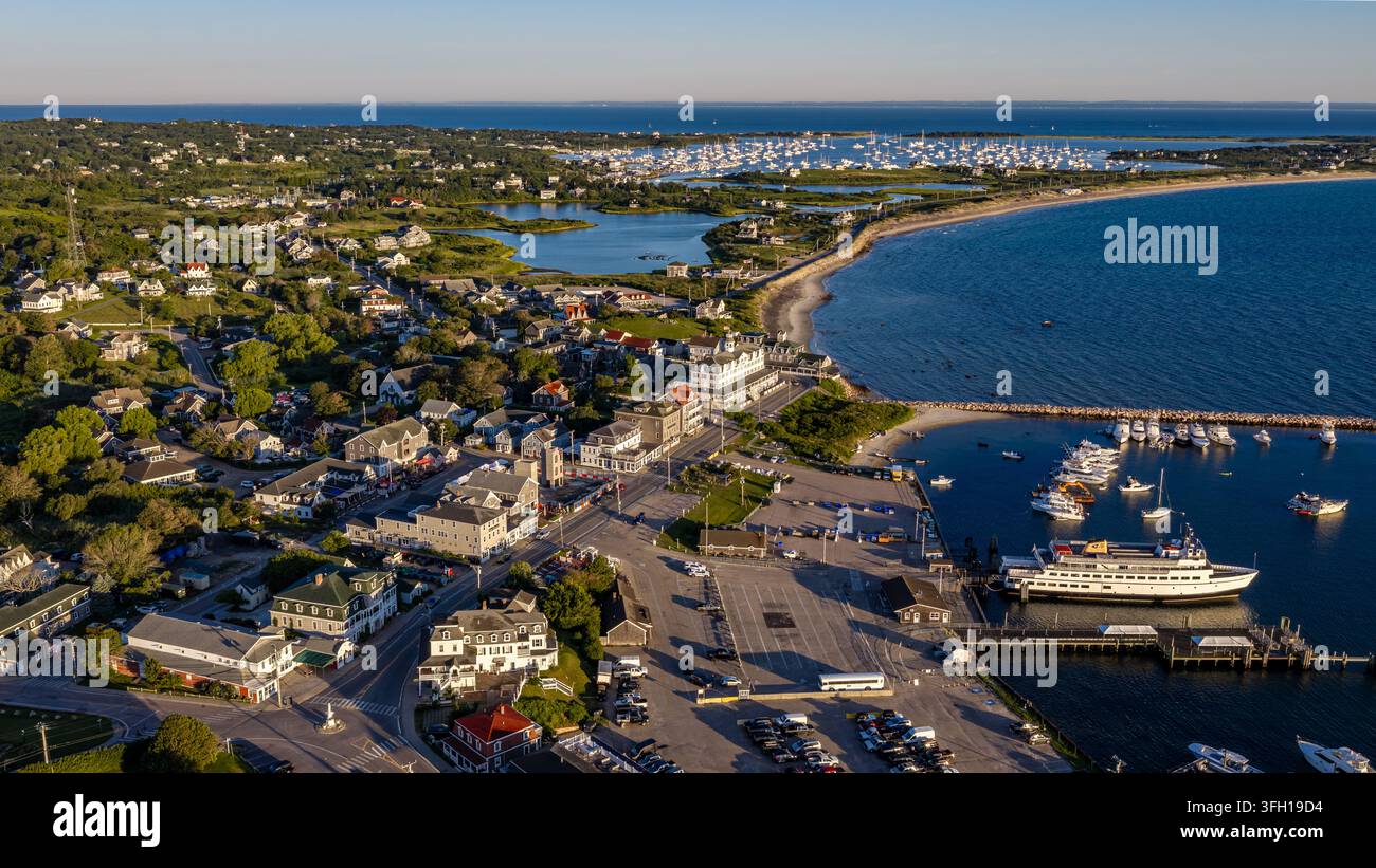 New Shoreham, RI États-Unis - 15 août 2026 - Photo aérienne matinale du Vieux Port de Block Island par une journée d'été ensoleillée. Banque D'Images