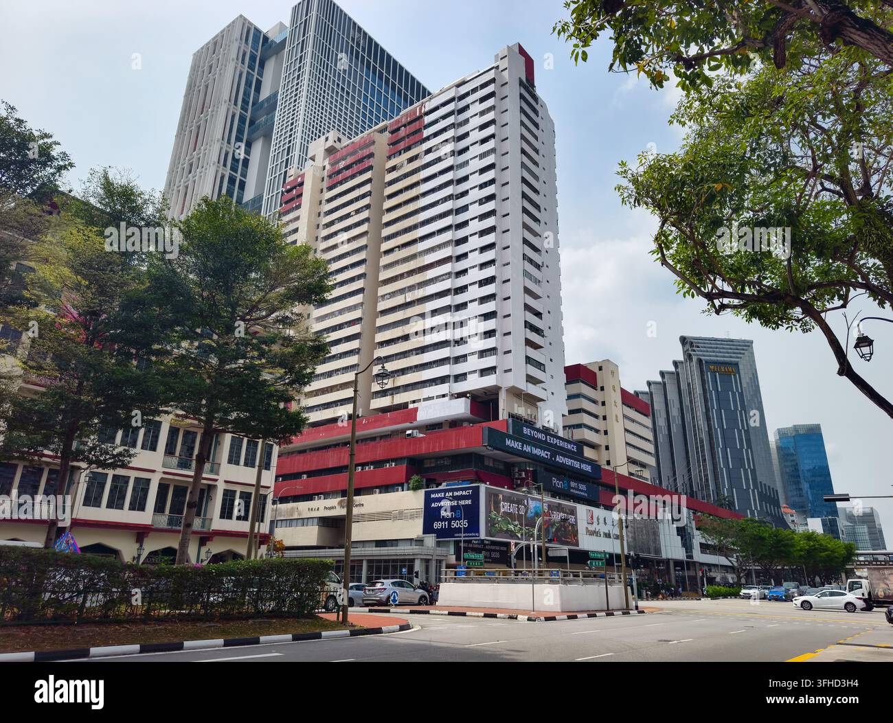 People's Park Centre, bâtiment emblématique polyvalent de commerce, de bureaux et de logements, Upper Cross Street au cœur de Chinatown, Singapour Banque D'Images