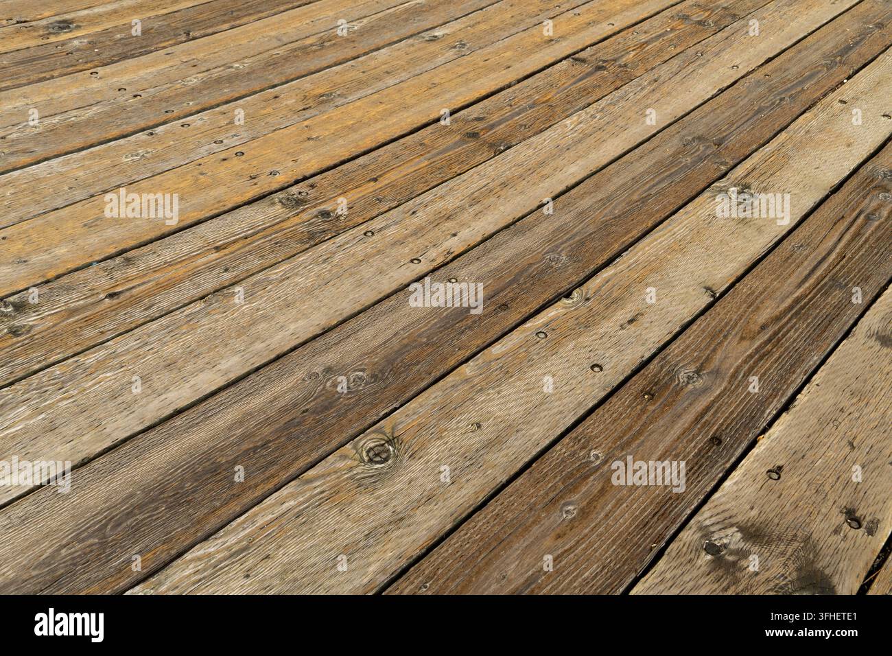 Planches de terrasse en bois vieilles et patinées Banque D'Images