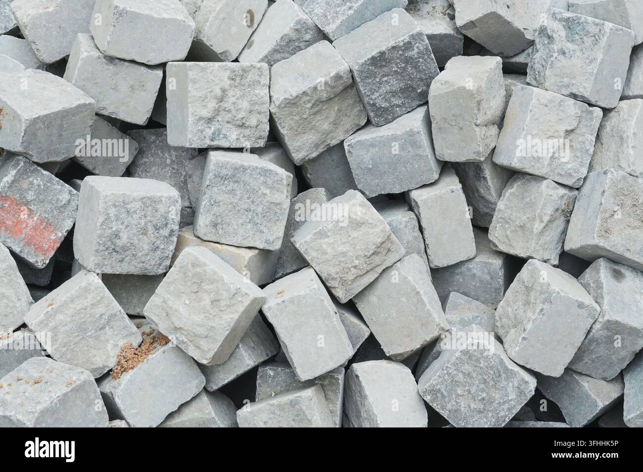 Pile de blocs de pierre gris empilés ensemble Banque D'Images