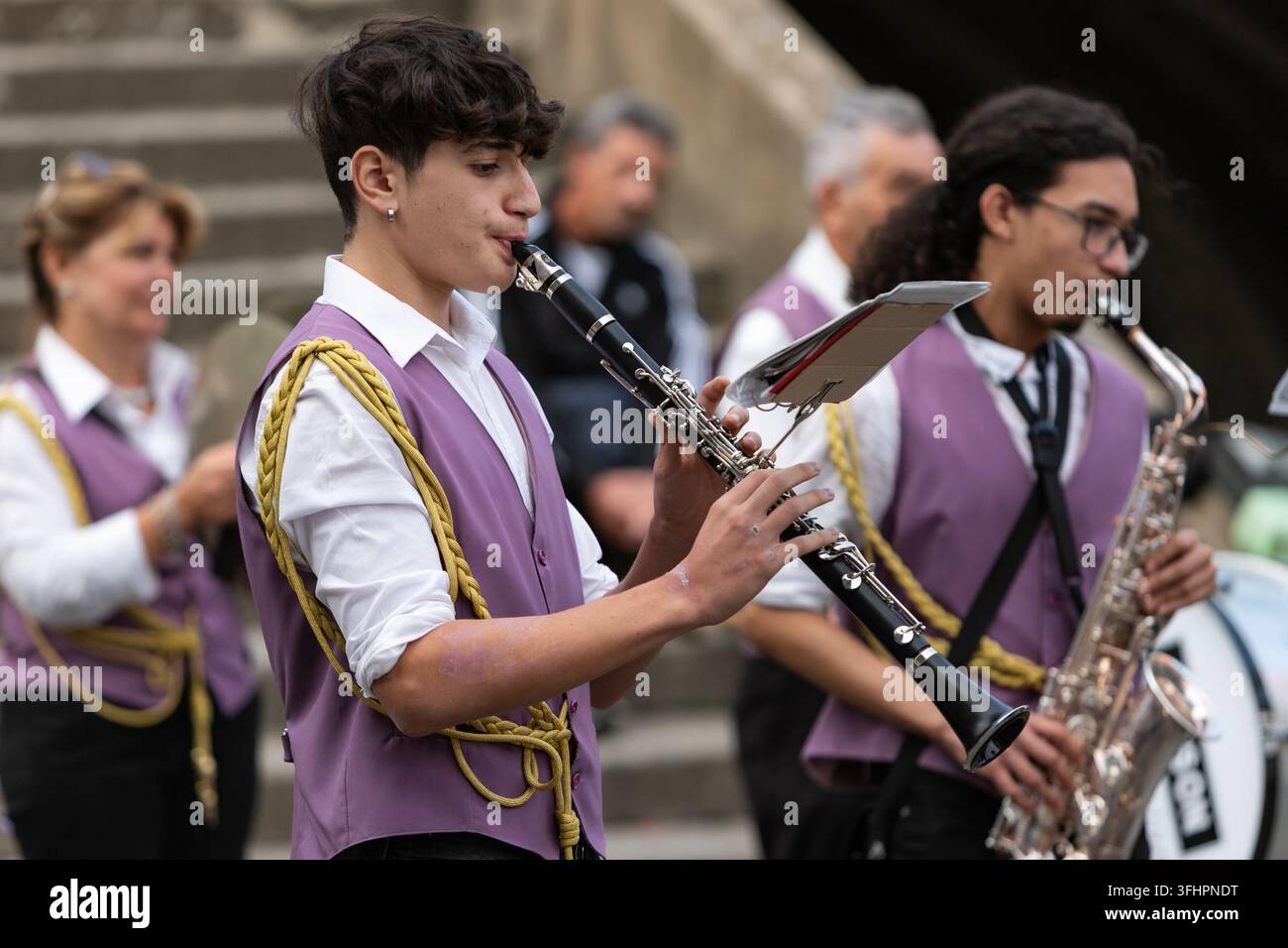 Viterbo Lazio Italie - 8 octobre 2022. Musique classique en direct lors d'une célébration. Performance de jeunes interprètes avec des instruments à vent. Banque D'Images