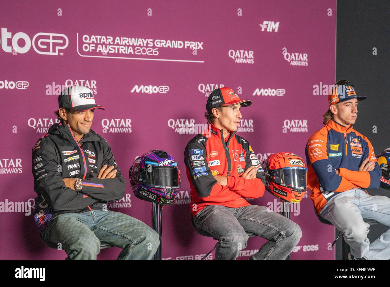 IPA88648864 - Jorge Martin (Aprilia Racing), Marc Marquez (Ducati Lenovo Team) et Pedro Acosta (Red Bull KTM Factory Racing) lors de la conférence de presse pré-événement Banque D'Images