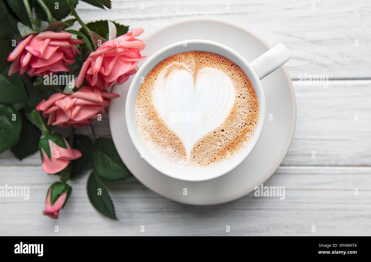 Une tasse de café avec un motif en forme de cœur Banque D'Images