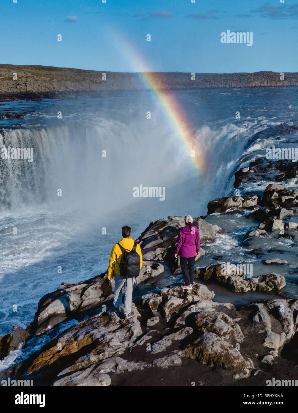 À la poursuite des arcs-en-ciel à la cascade de Selfoss dans le paysage naturel époustouflant de l'Islande Banque D'Images