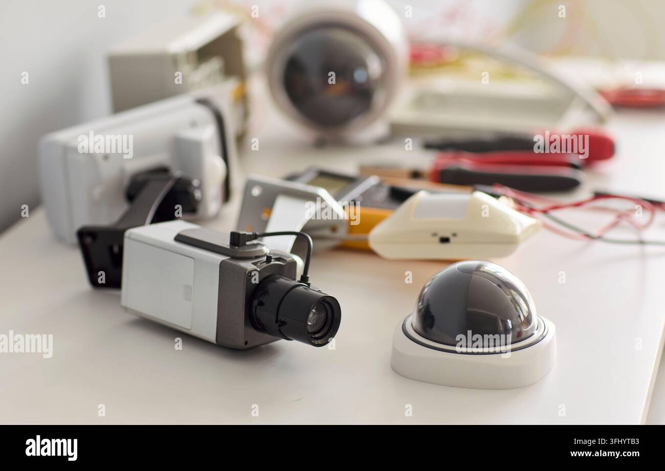 Équipement de caméras de sécurité et outils d'installation de systèmes de surveillance mise en place Banque D'Images