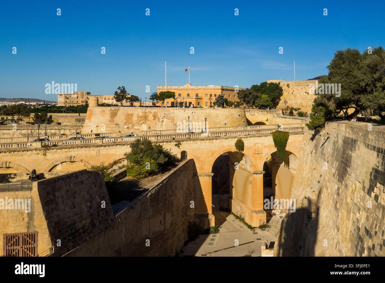 Malte - La Valette, Fortifications et ponts de La Valette Banque D'Images