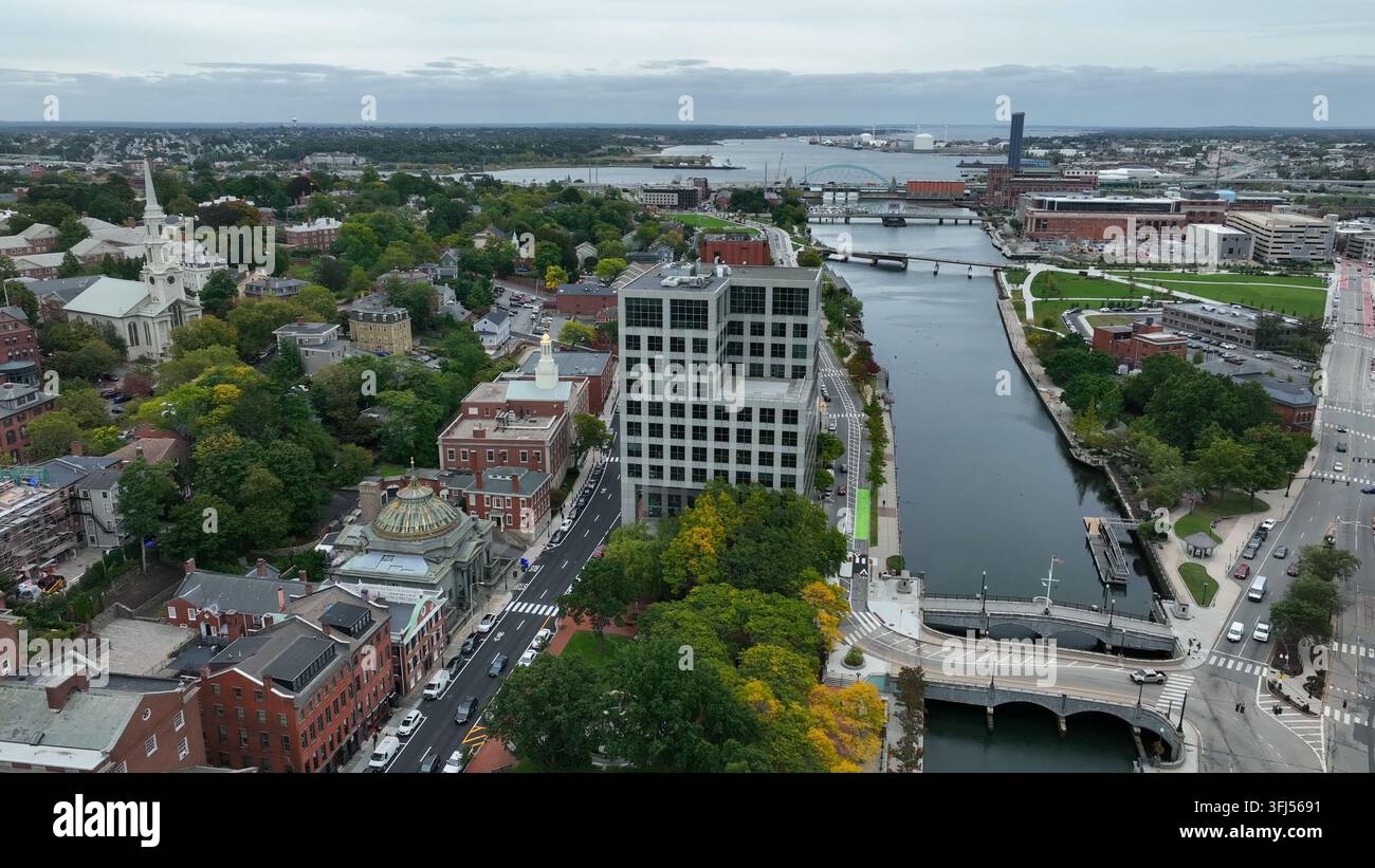 Providence Rhode Island. Vue aérienne de la rivière traversant la ville. Banque D'Images