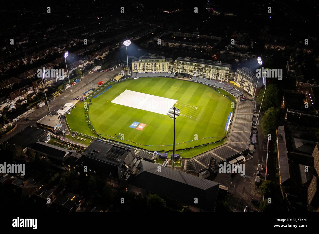 Vue aérienne générale du Seat Unique Stadium, enceinte éclairée du Gloucestershire County Cricket Club à Bristol. Banque D'Images