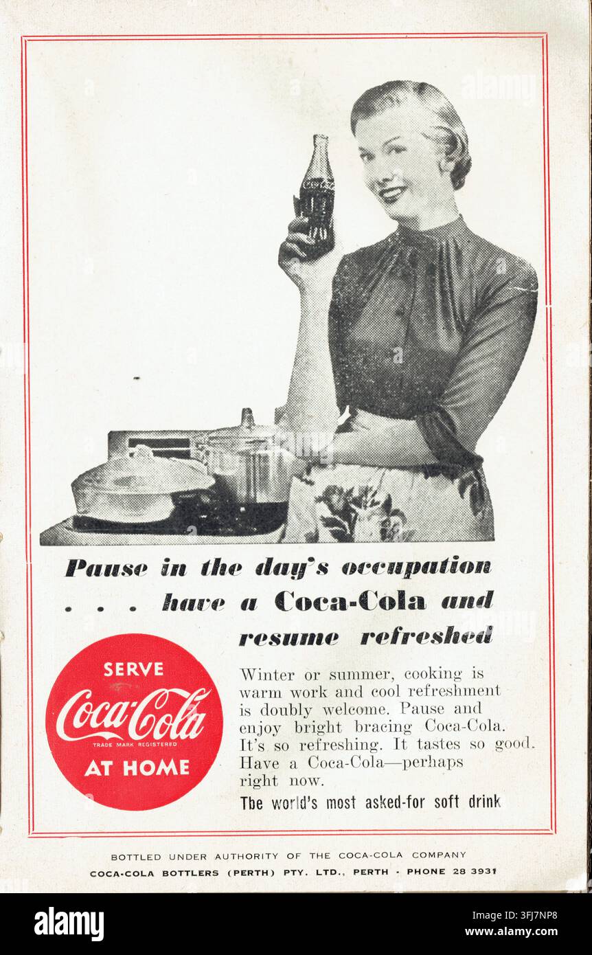 Publicité vintage de mi-20e siècle pour Coca-Cola, imprimée pour Coca-Cola Bottlers (Perth) Pty Ltd en Australie-Occidentale. Banque D'Images