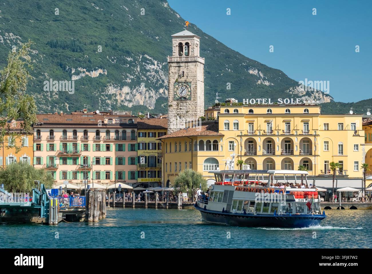 Ville de Riva del Garda au lac de Garde dans le Trentin Italie Banque D'Images