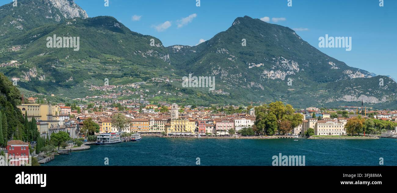 Ville de Riva del Garda au lac de Garde dans le Trentin Italie Banque D'Images