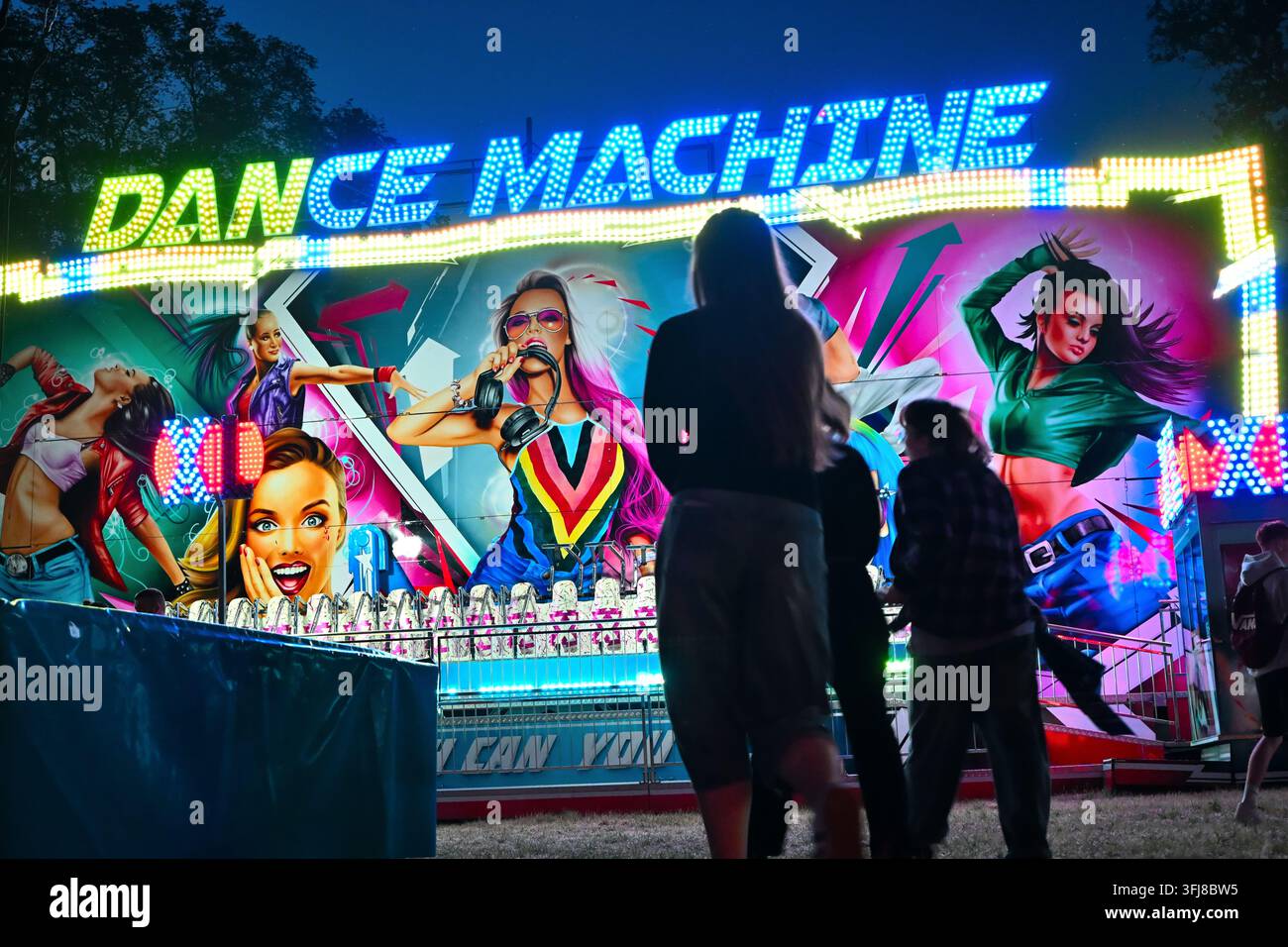 Manège Dance Machine aux Dni Ścinawy 2026 à Ścinawa, Pologne Banque D'Images