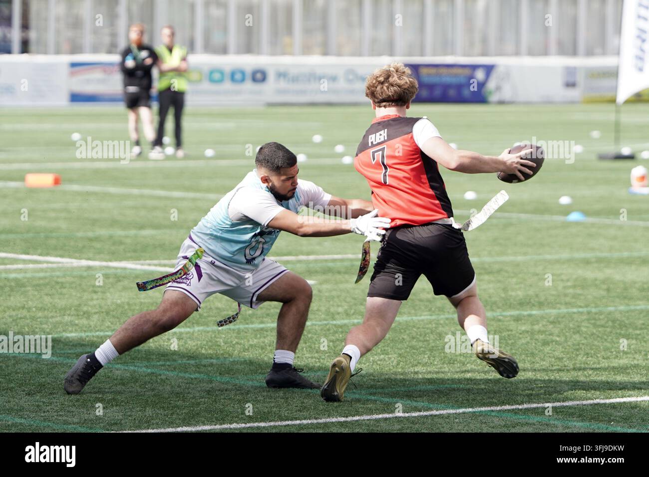 Attaque contre Défense lors de la Journée des Finales de Flag Football de la BAFA Banque D'Images