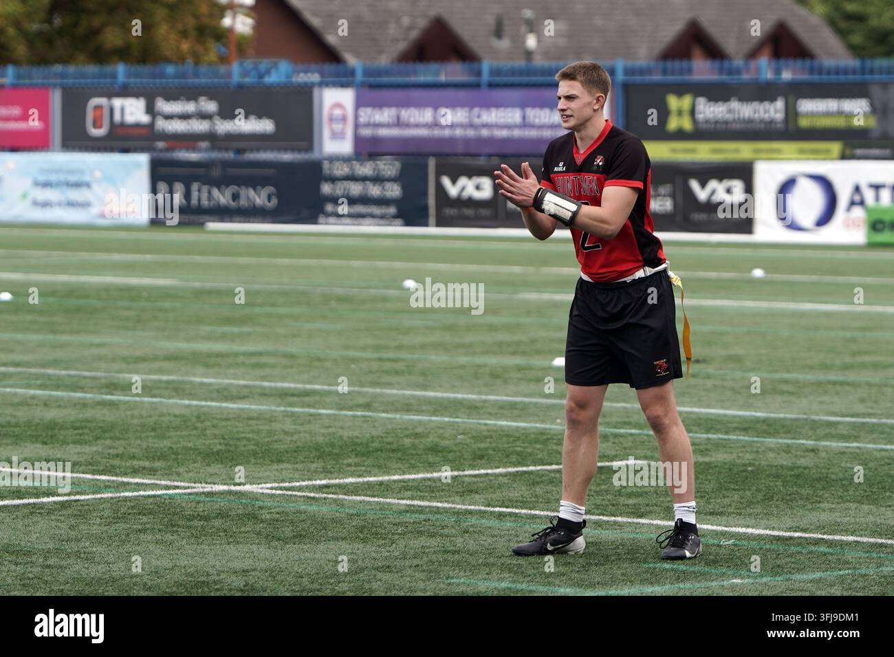 Quarterback attendant le snap lors du week-end des finales de football flag BAFA Banque D'Images