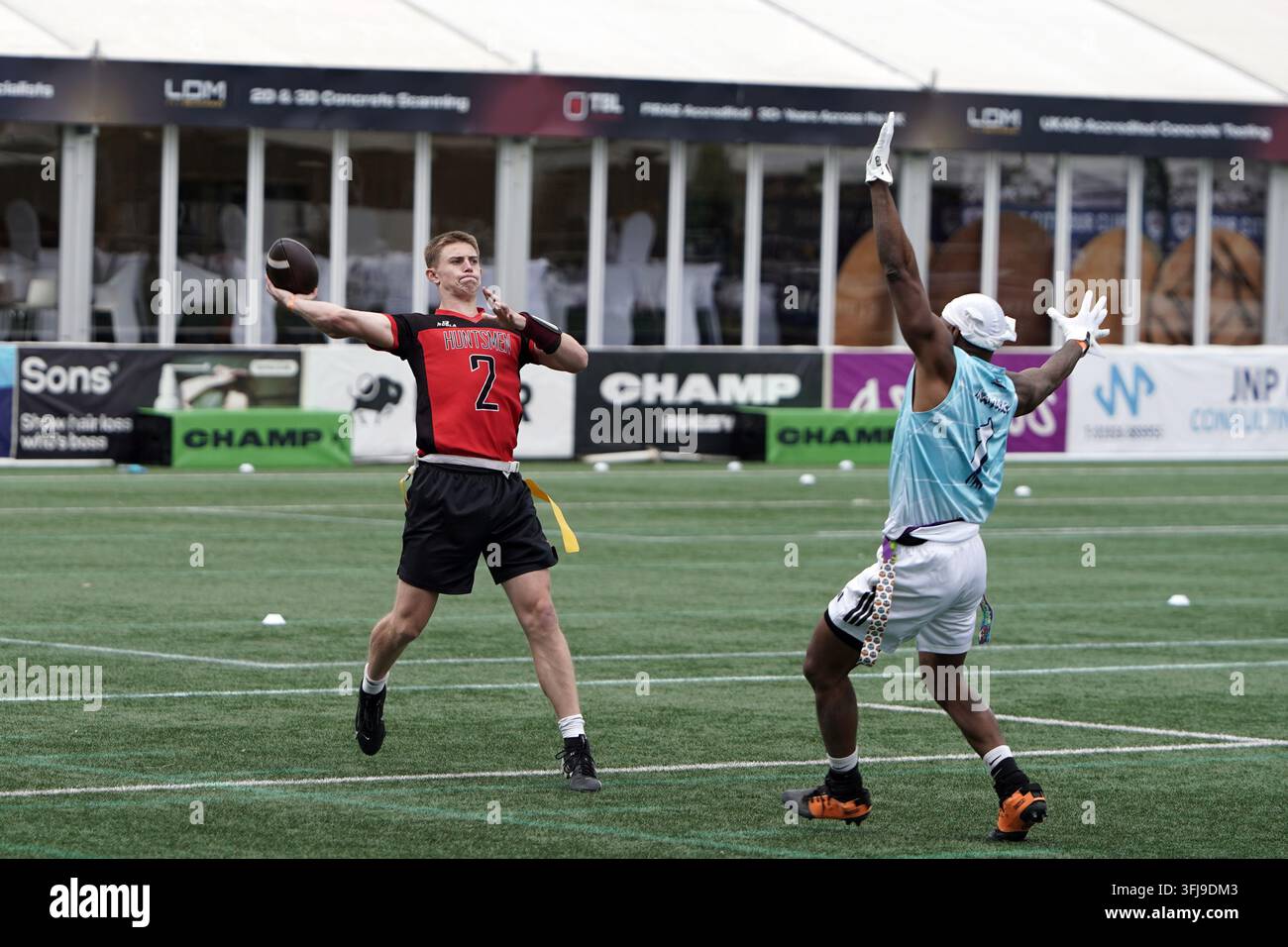 Quart-arrières de flag football en action lors de la journée des finales du BAFA flag football Banque D'Images