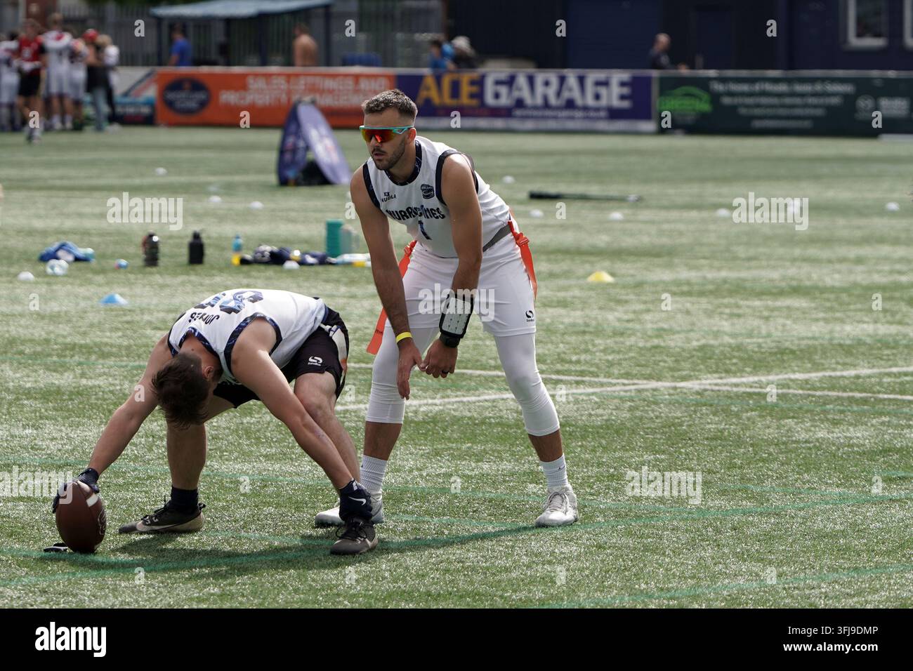Quarterback attendant le snap lors du week-end des finales de football flag BAFA Banque D'Images