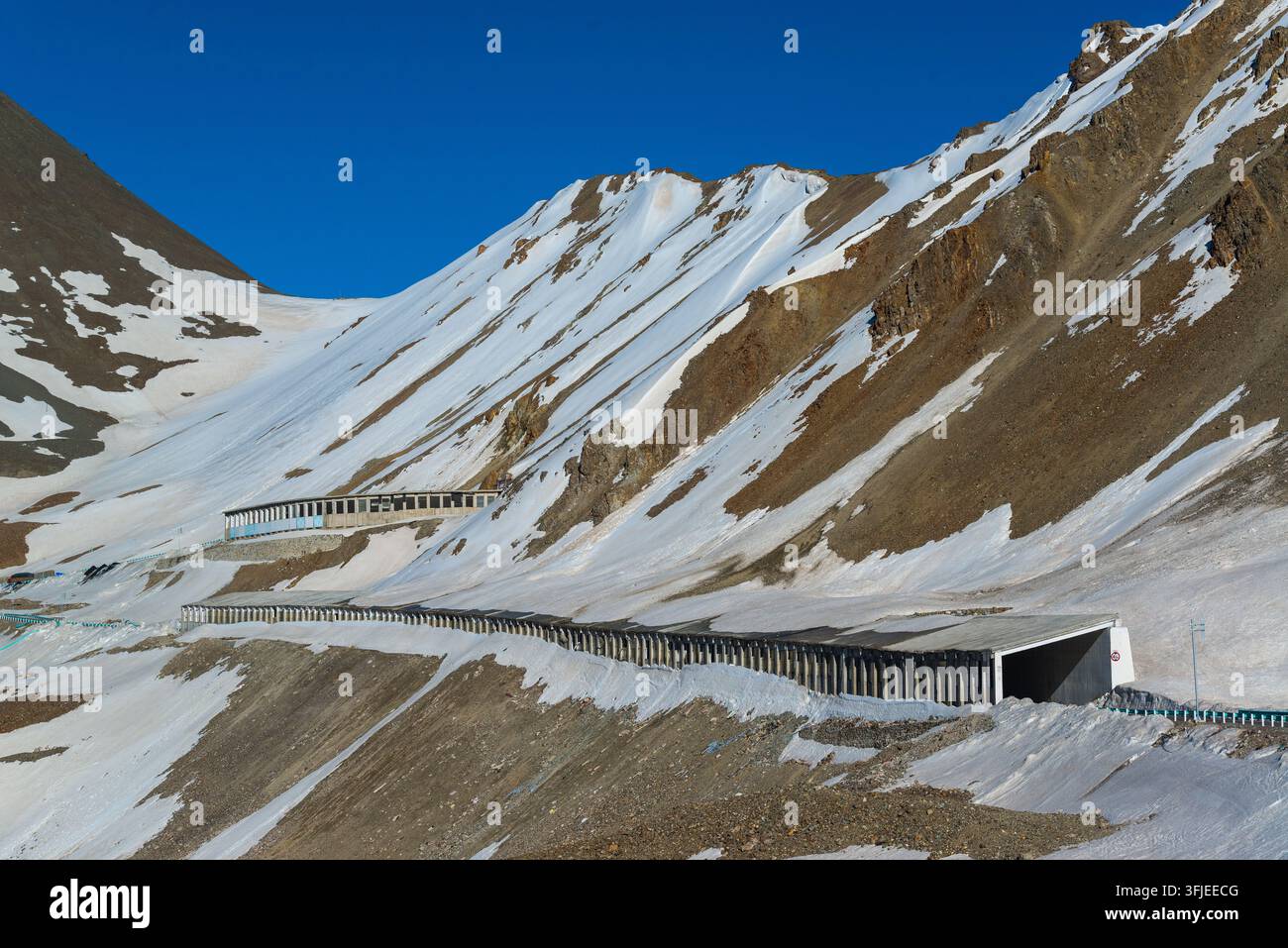 Paysage pittoresque le long de l'autoroute Duku, Xinjiang, Chine Banque D'Images