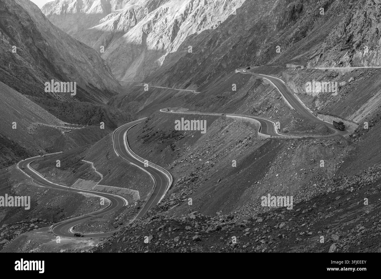 Paysage pittoresque le long de l'autoroute Duku, Xinjiang, Chine Banque D'Images