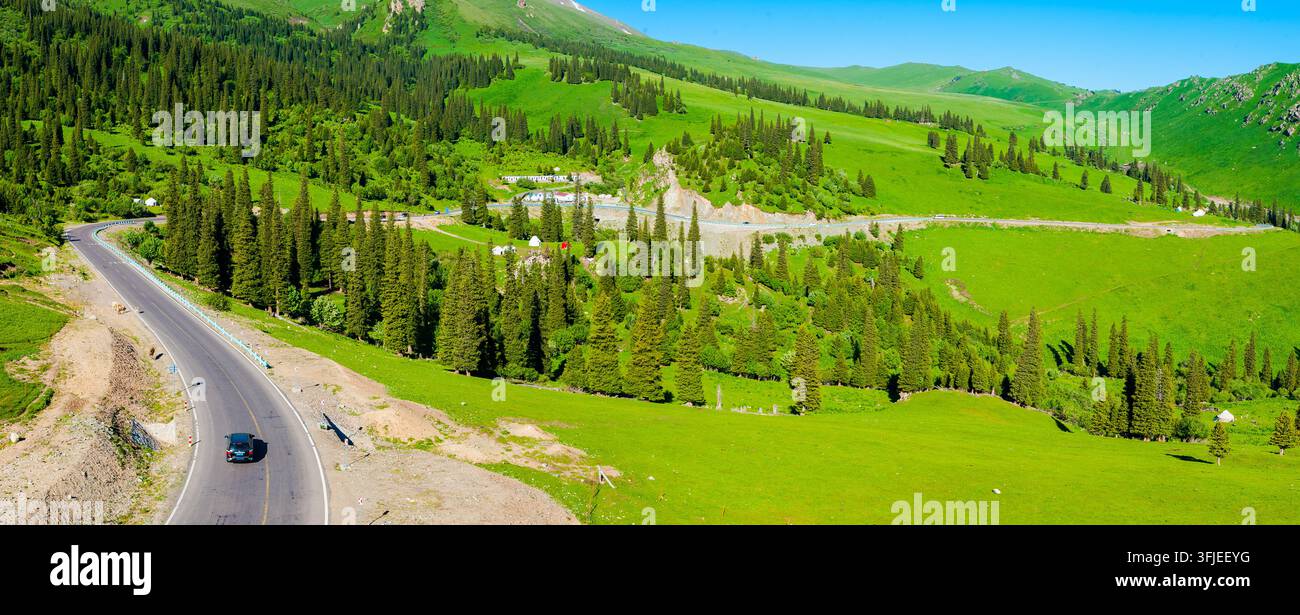 Paysage pittoresque le long de l'autoroute Duku, Xinjiang, Chine Banque D'Images