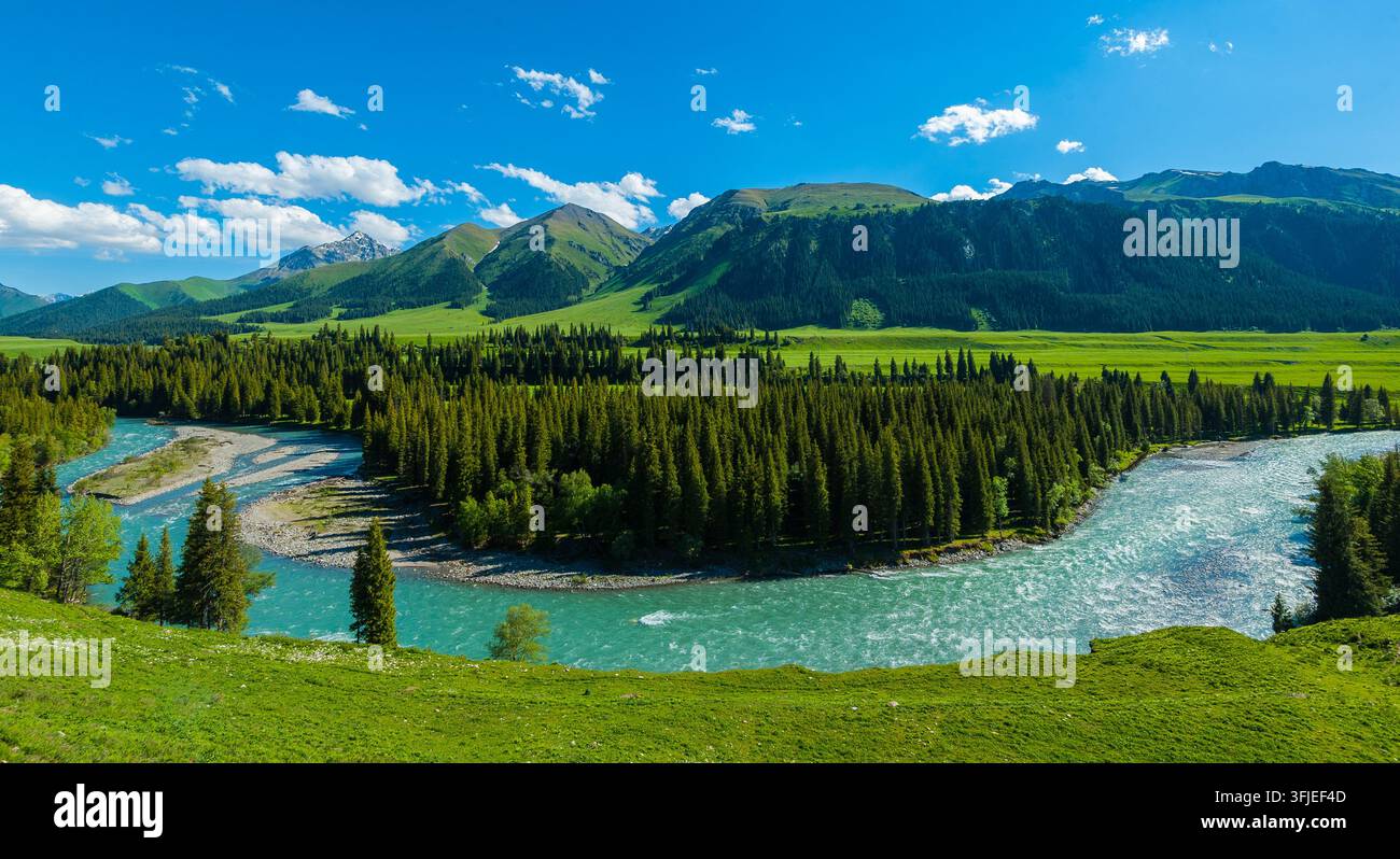 Paysage pittoresque le long de l'autoroute Duku, Xinjiang, Chine Banque D'Images