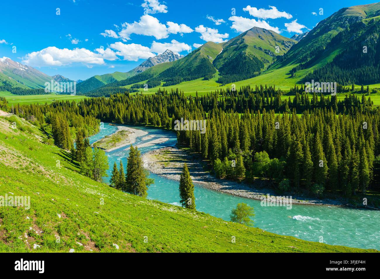 Paysage pittoresque le long de l'autoroute Duku, Xinjiang, Chine Banque D'Images