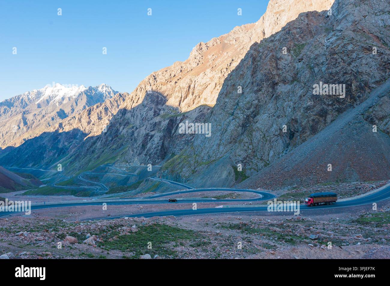 Paysage pittoresque le long de l'autoroute Duku, Xinjiang, Chine Banque D'Images